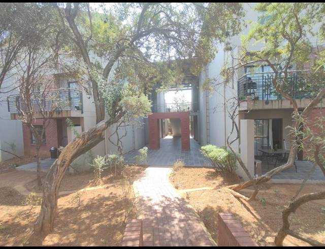 2 BEDROOM APARTMENT FOR SALE IN RANDBURG CENTRAL